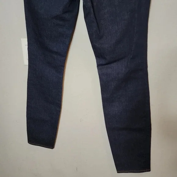 NWT J Brand Curvy Fit Skinny darkwash jeans. Women's size 30.